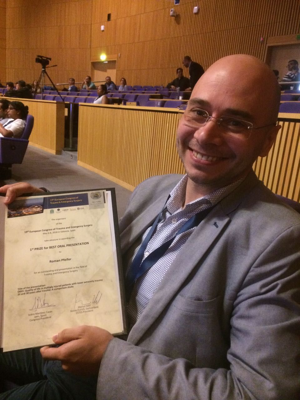 1st Prize Award for BEST ORAL PRESENTATION to PD Roman Pfeifer, M.D.