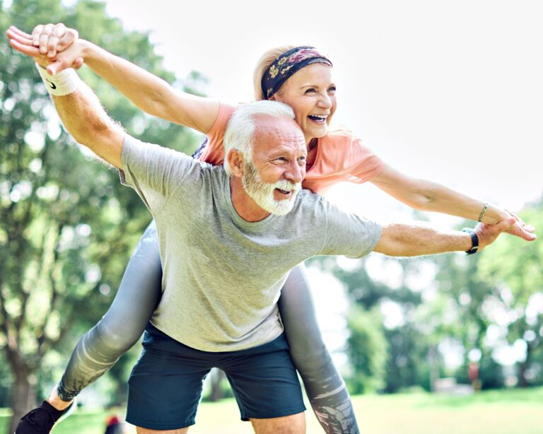 Älteres Päärchen beim Sport